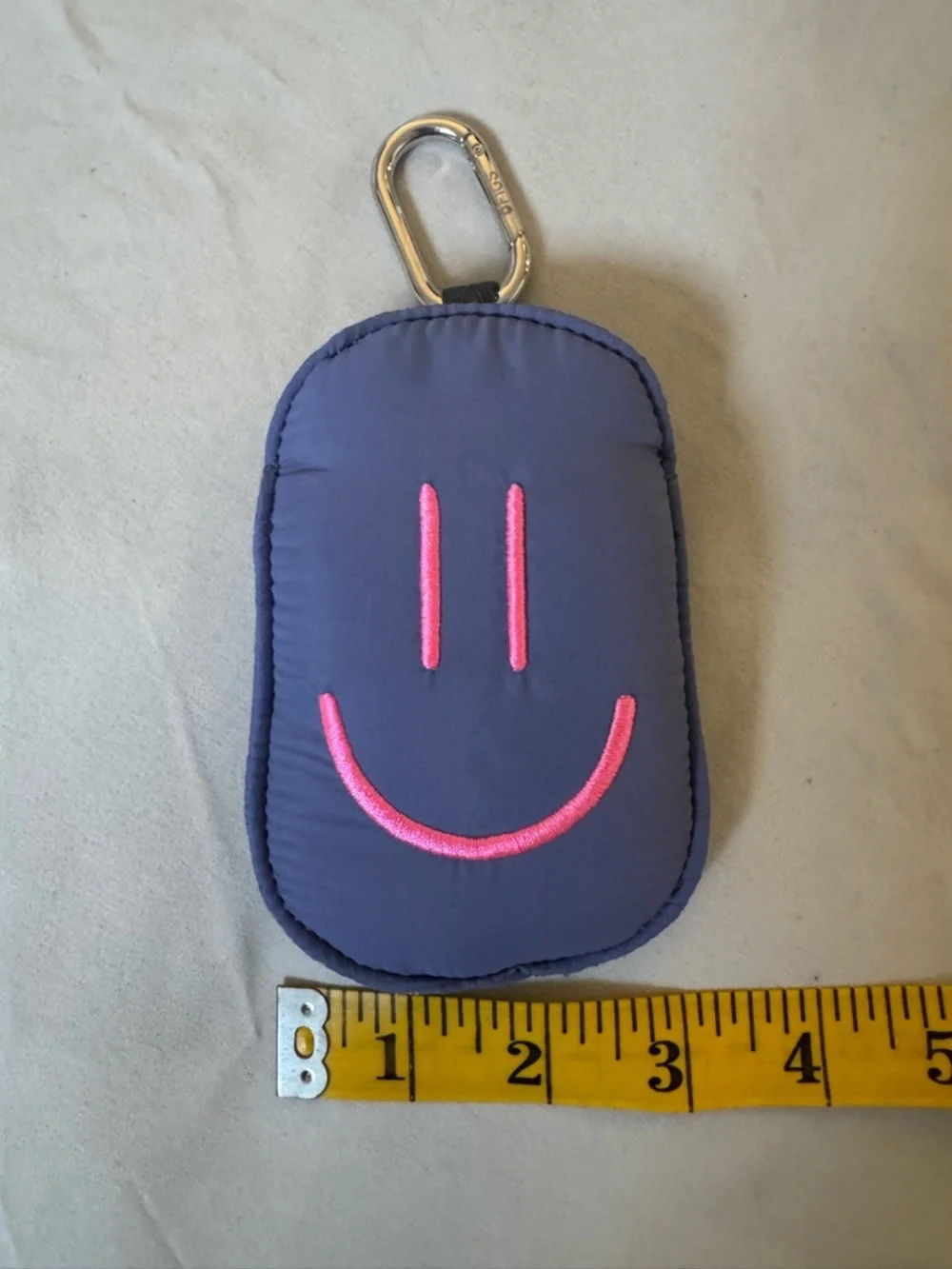 FIGS - smiley key chain - Picture 5 of 5